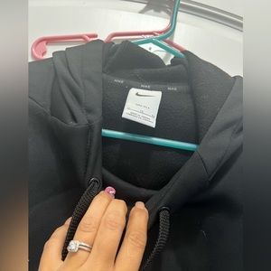 NWOT Nike Mens THERMA Hoodie - Black